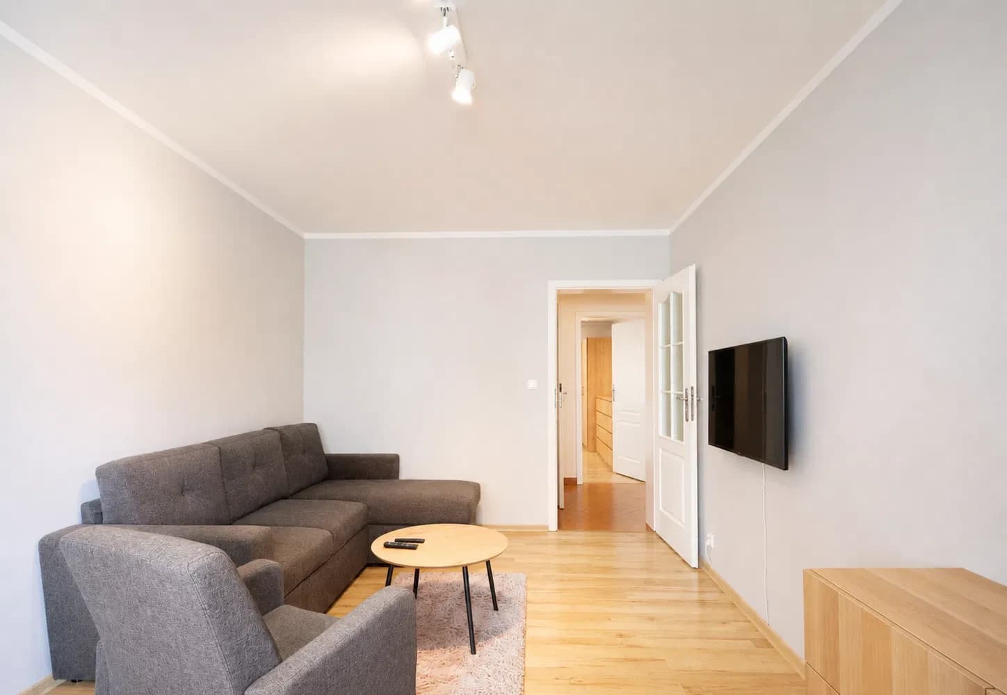 Functional 2-room apartment with underground parking | Partynice