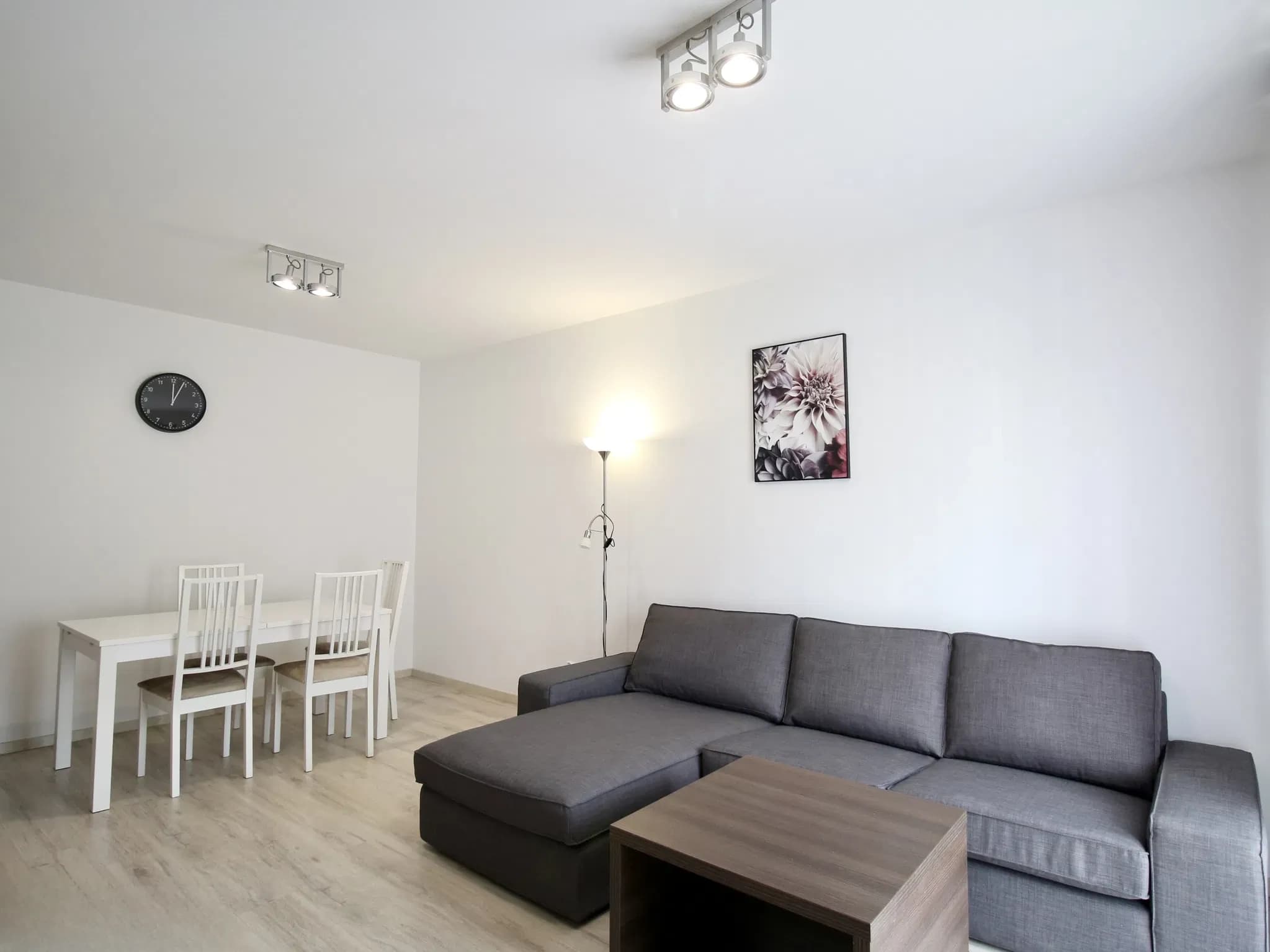 Graniczna / 46 m2 / Separate kitchen/ Wroclaw Fashion Outlet