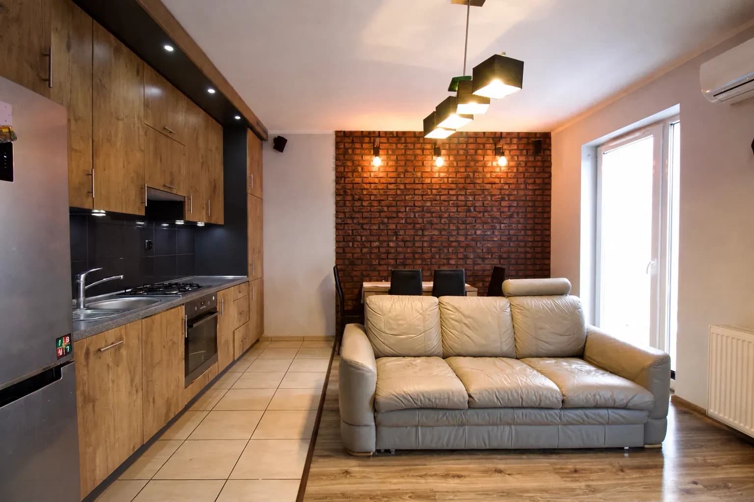 Trojizbový byt 66m2 /Veľké spálne/ Parkovanie/Pivnica
