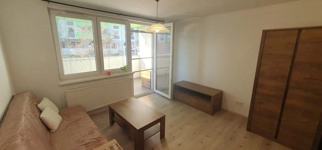 1-izbový byt s veľkým balkónom v tichej lokalite Racha