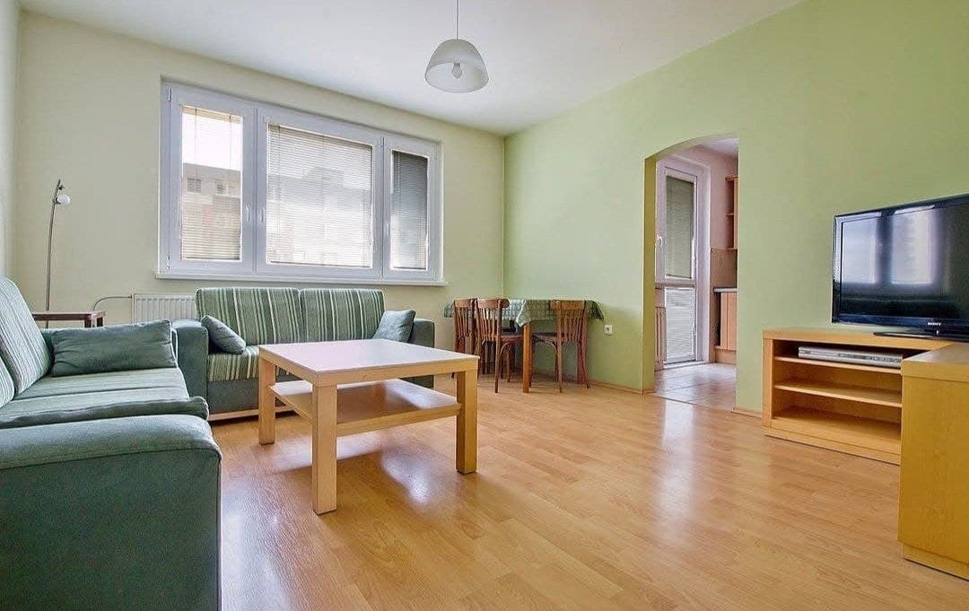 2-izbový byt s balkónom v Petržalke blízko centra